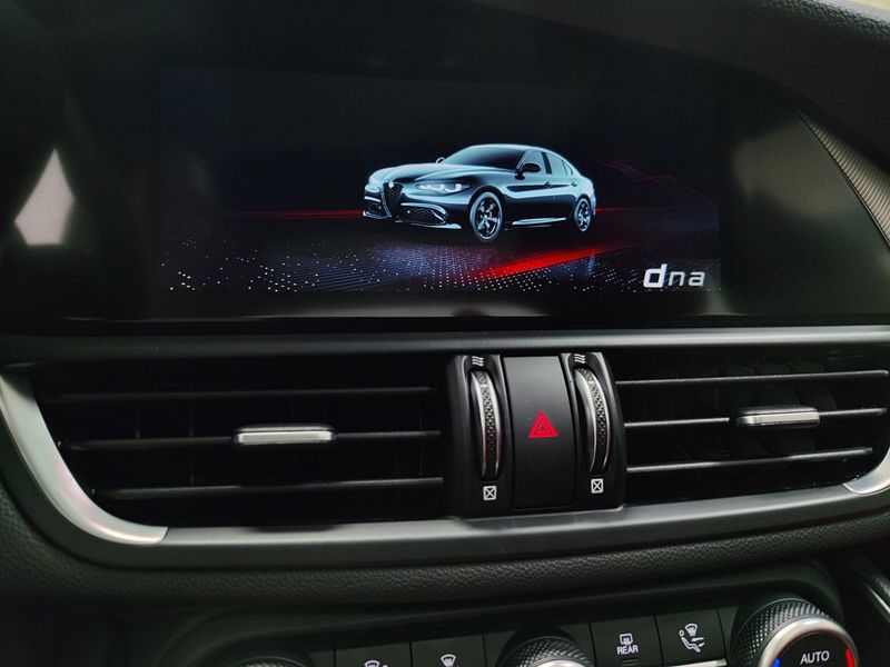 Used 2026 Alfa Romeo Giulia Q4 AWD w/SunroofImage 23