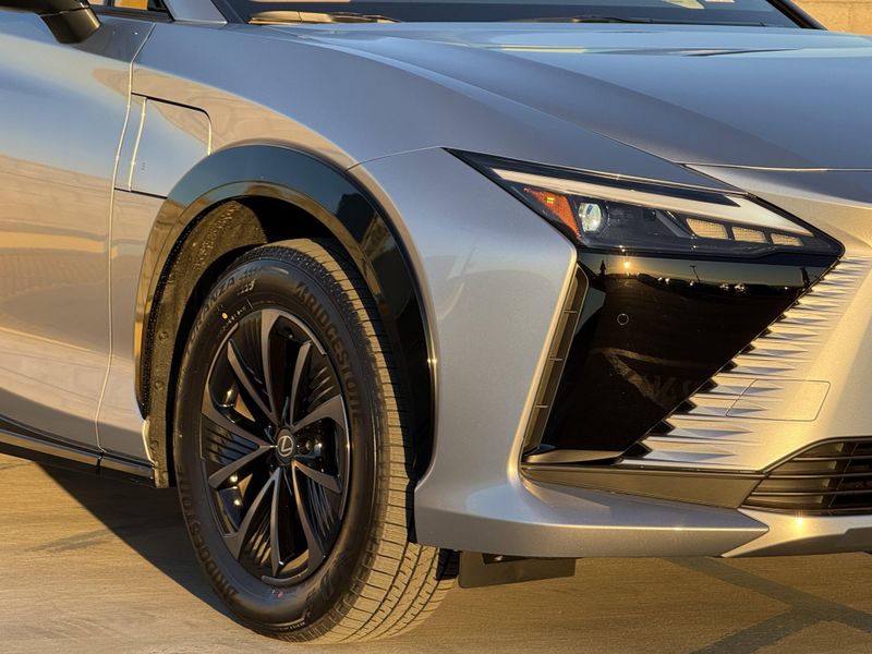 New 2026 Lexus RZ 350eImage 4