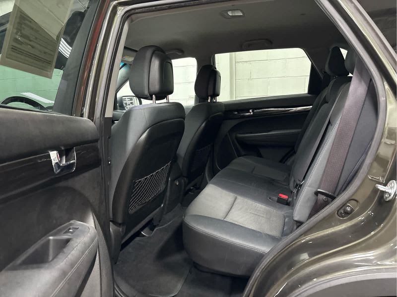 2012 Kia Sorento LX photo 33