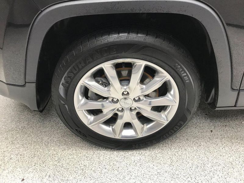 Used 2015 Jeep Cherokee LimitedImage 2