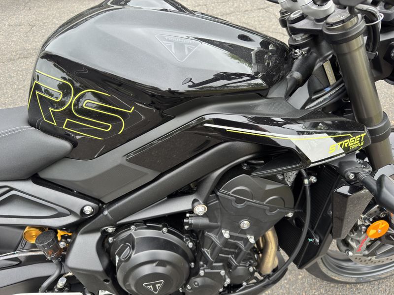 2025 Triumph Street Triple 765 RS - PHANTOM BLACK 