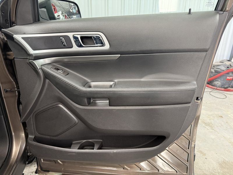Used 2015 Ford Explorer XLTImage 10