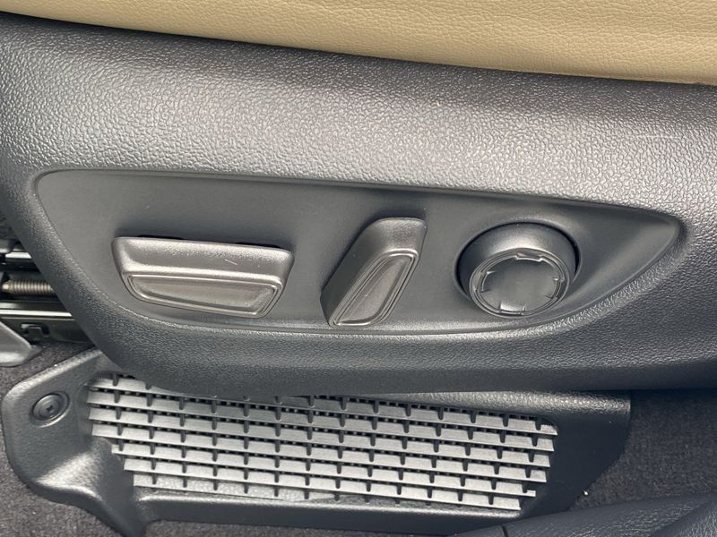 2023 Toyota Sienna XLEImage 20