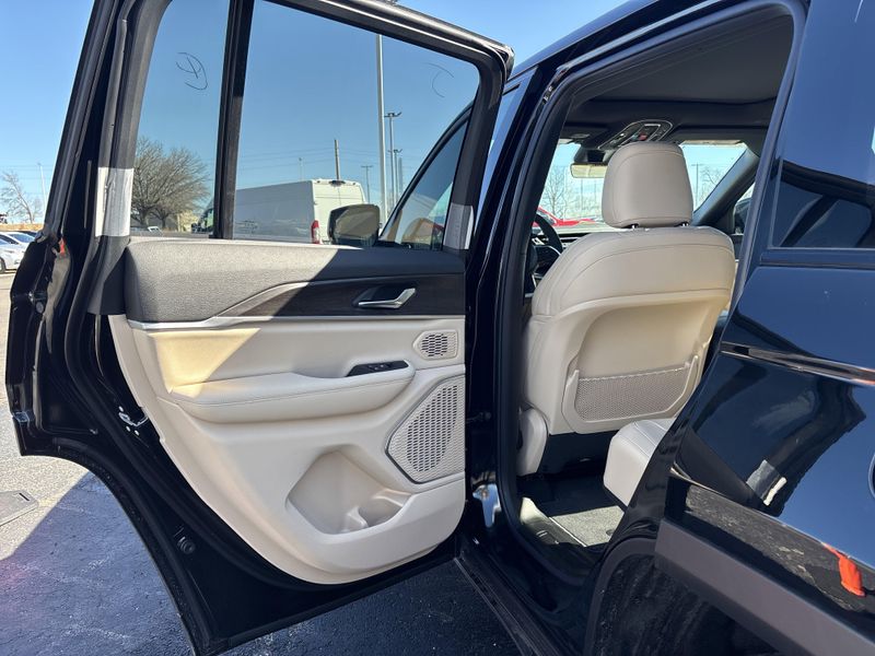 New 2026 Jeep Grand Cherokee Limited 4x4Image 18