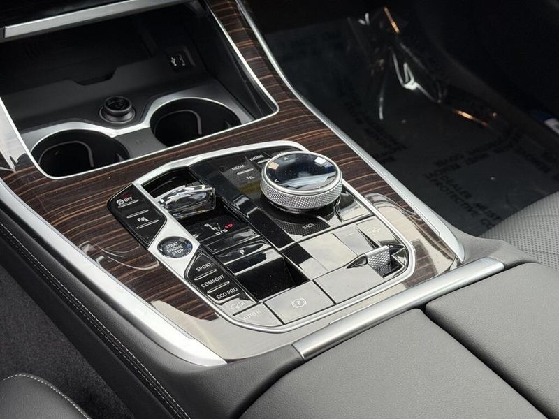 2025 BMW X7 xDrive40iImage 25