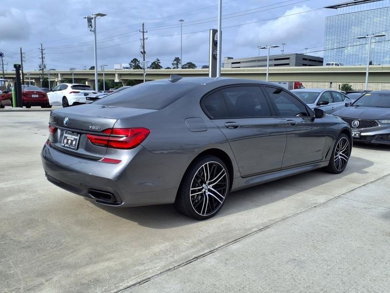 2016 BMW 7 Series 750iImage 13