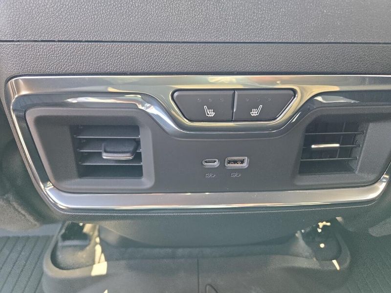 2025 Chevrolet Silverado High Country photo 6