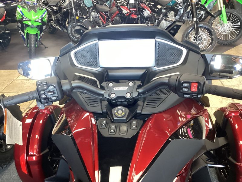 2024 Can-Am SPYDER RT LIMITED DEEP MARSALA METALLIC WITH PLATINUMImage 11