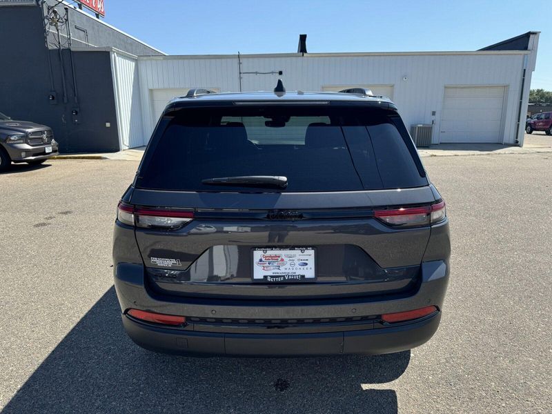 2024 Jeep Grand Cherokee Altitude XImage 7