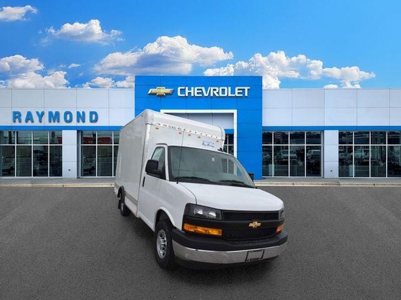 New 2026 Chevrolet Express 3500 Work VanImage 10
