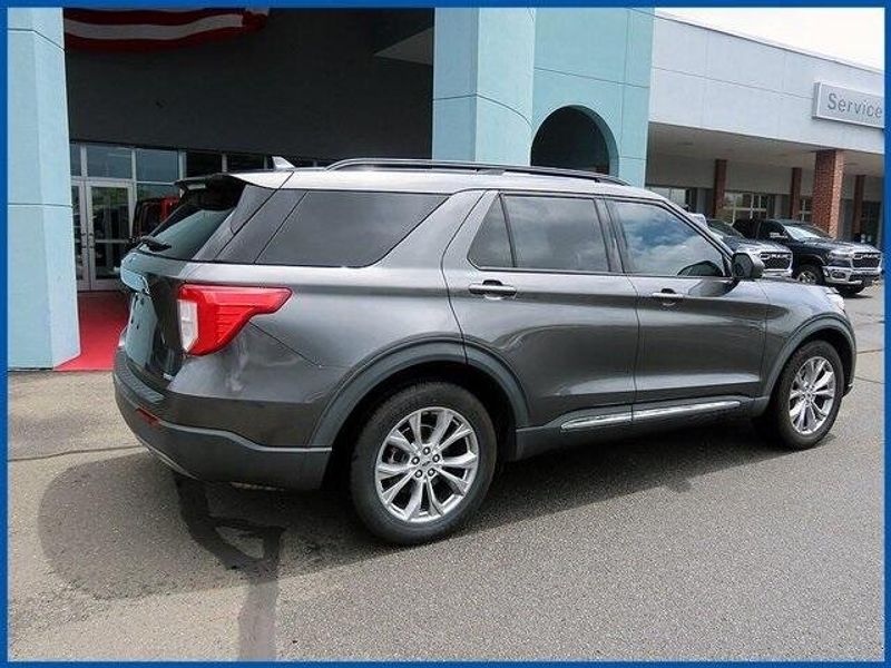2020 Ford Explorer XLTImage 7