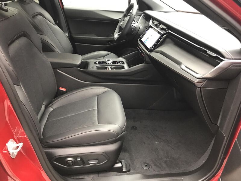 New 2026 Jeep Cherokee Overland 4x4Image 16