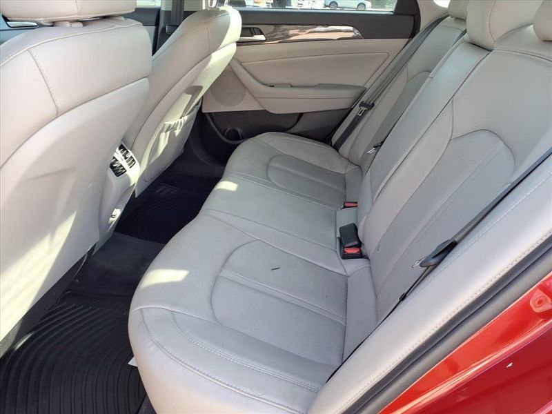 Used 2018 Hyundai Sonata LimitedImage 12