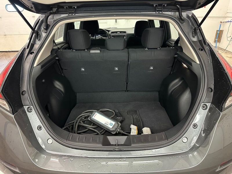 2020 Nissan Leaf SVImage 17