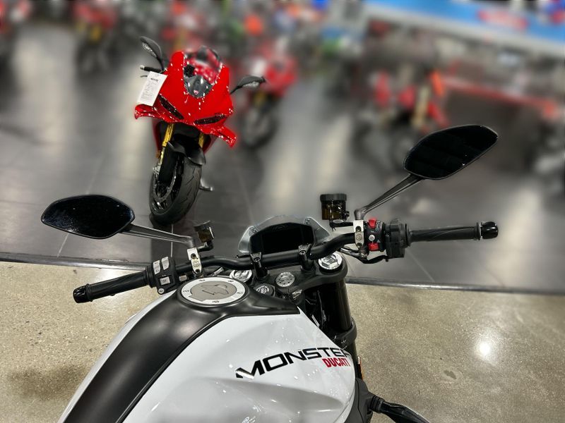 NEW 2024 Ducati MONSTER PLUS - DEMO Image 23