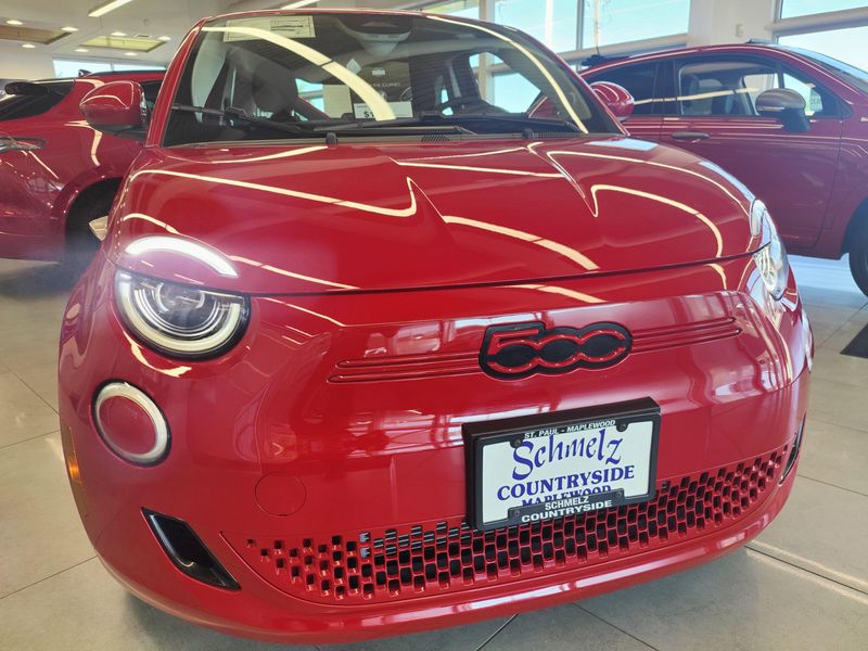 2024 Fiat 500e Red photo 2