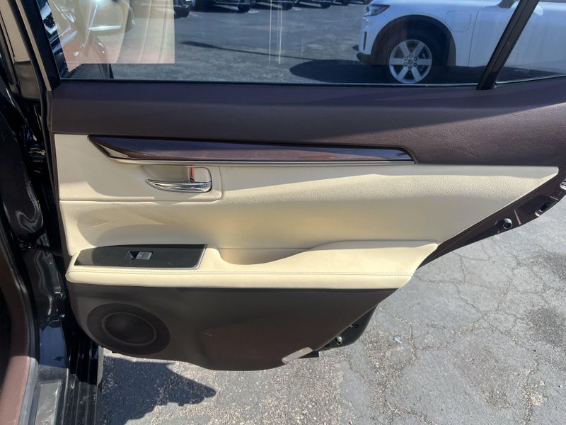2017 Lexus ES 350Image 25