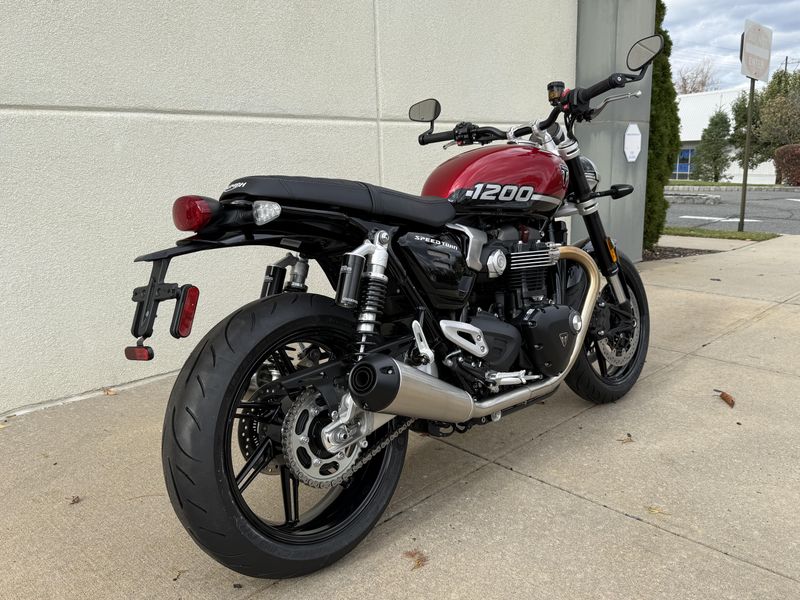 2025 Triumph SPEED TWIN 1200Image 3