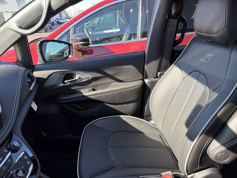 New 2026 Chrysler Pacifica LimitedImage 34