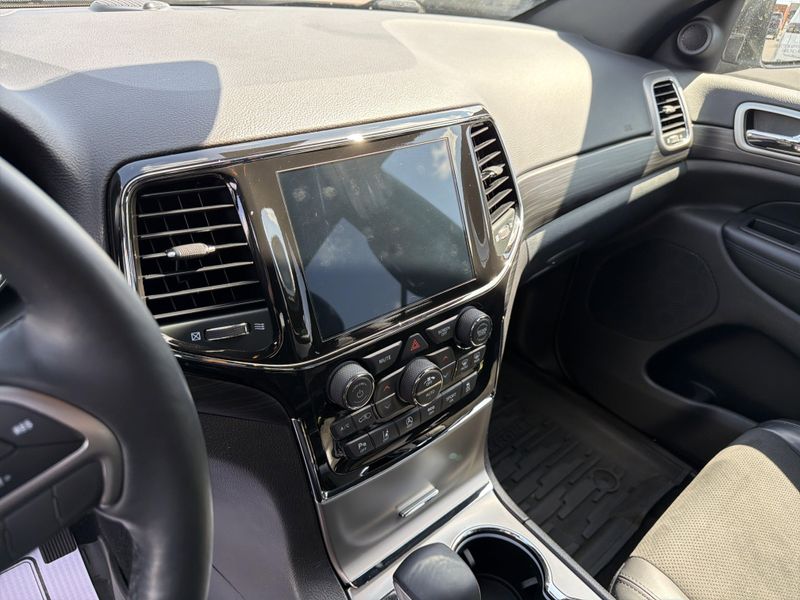 Used 2021 Jeep Grand Cherokee Laredo XImage 9