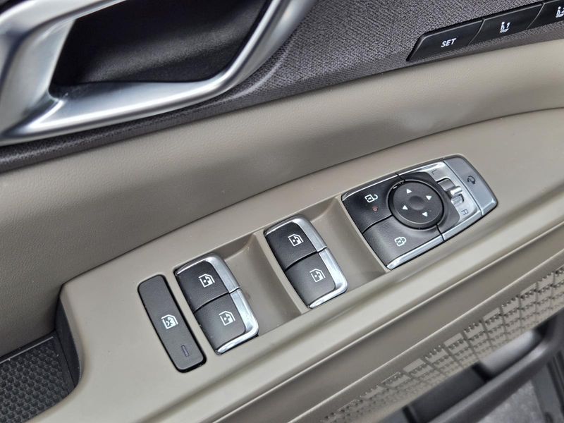 Used 2026 Kia Carnival MPV Hybrid EX FWD