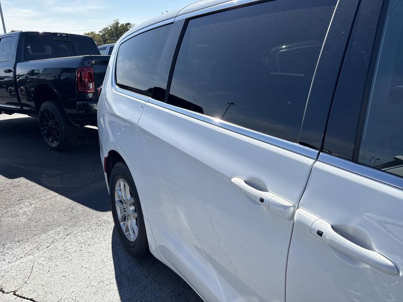 New 2026 Chrysler Pacifica SelectImage 5