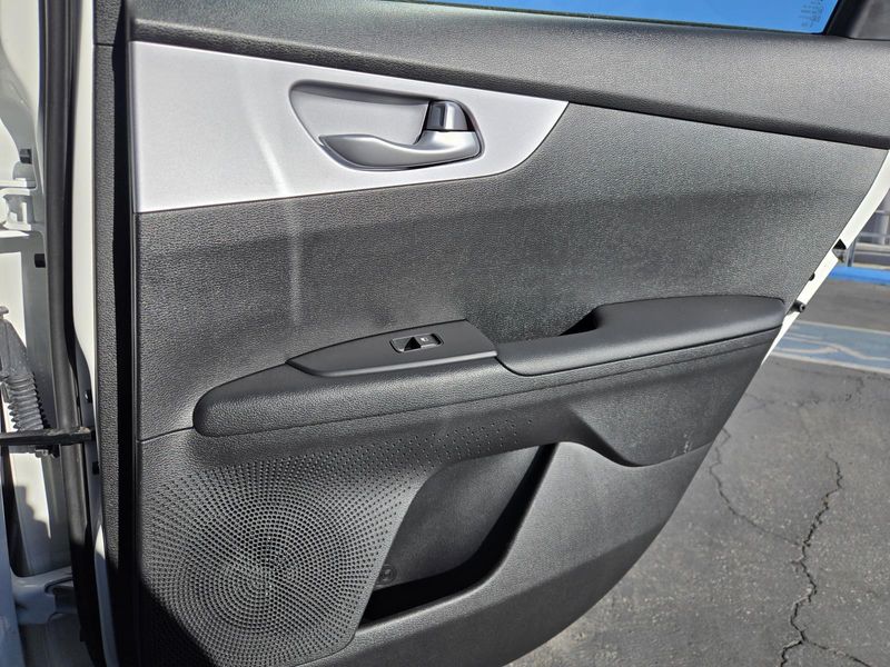 Used 2024 Kia Forte LXS IVT