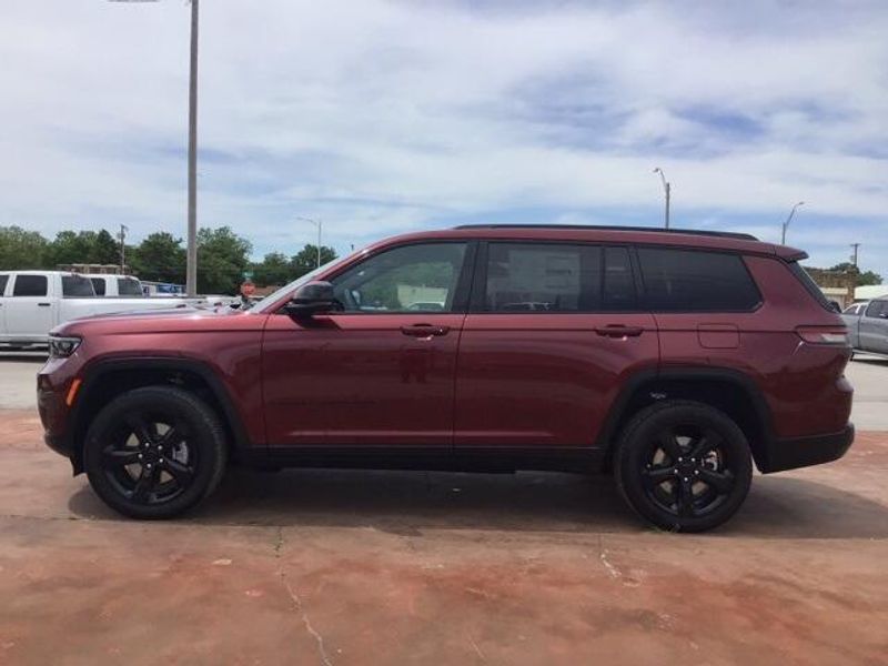 2025 Jeep Grand Cherokee L Altitude 4x2Image 2