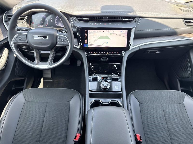 New 2026 Jeep Grand Cherokee L Laredo Altitude 4x2