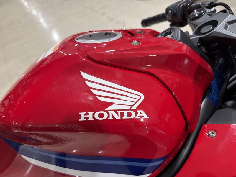 New 2026 Honda CBR650R E-CLUTCH Image 26