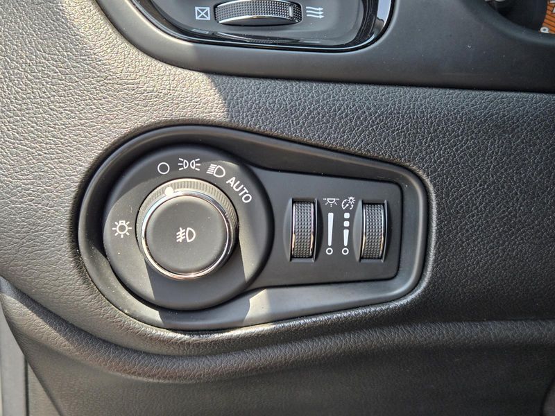 Used 2019 Jeep Renegade Altitude FWD