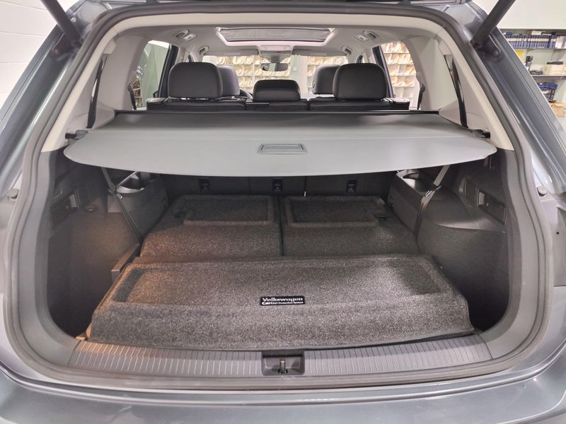 2019 Volkswagen Tiguan SEL Premium AWD w/Sunroof/NavImage 17