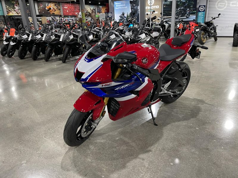 New 2025 Honda CBR1000RR-R FIREBLADE SP Image 7