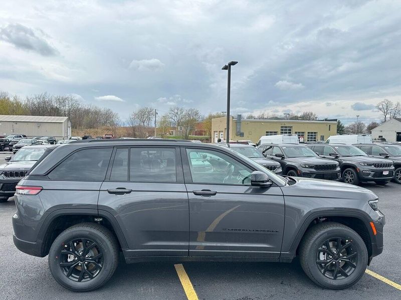 2025 Jeep Grand Cherokee Altitude X 4x4Image 7