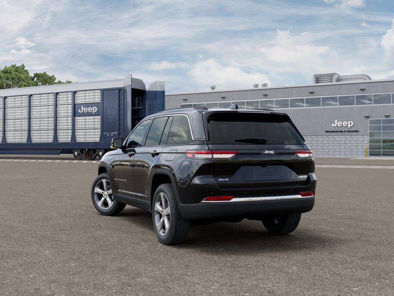 New 2026 Jeep Grand Cherokee Limited 4x4Image 3