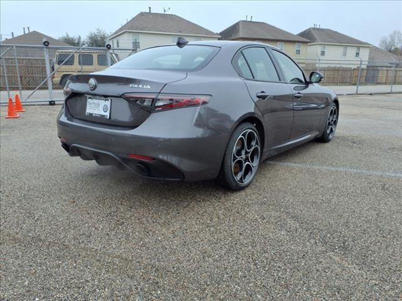 2025 Alfa Romeo Giulia RwdImage 7