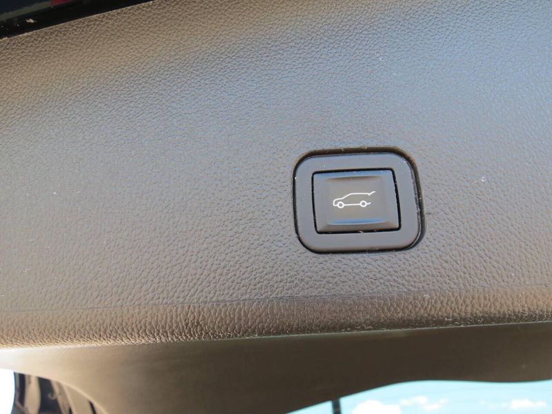 Used 2011 Cadillac SRX Premium Collection AWD 4dr SUVImage 30