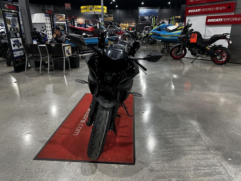 Used 2024 Yamaha YZF-R7 CA Image 6