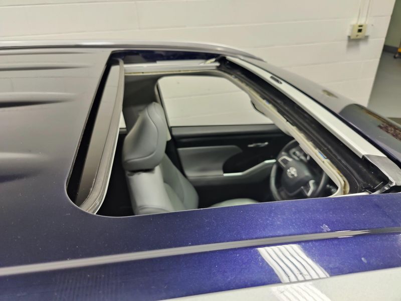 Used 2022 Toyota Highlander XLE AWD w/SunroofImage 9