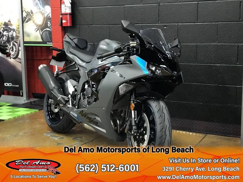 2025 Kawasaki NINJA ZX-6R ABS Image 3