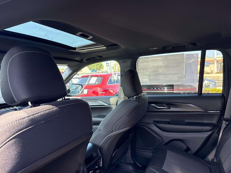 New 2026 Jeep Grand Cherokee Laredo X 4x2