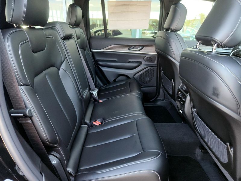 New 2027 Jeep Grand Cherokee Limited 4x4