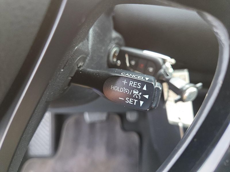 2018 Toyota C-HR XLE photo 25