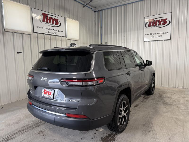 Used 2025 Jeep Grand Cherokee L LimitedImage 3