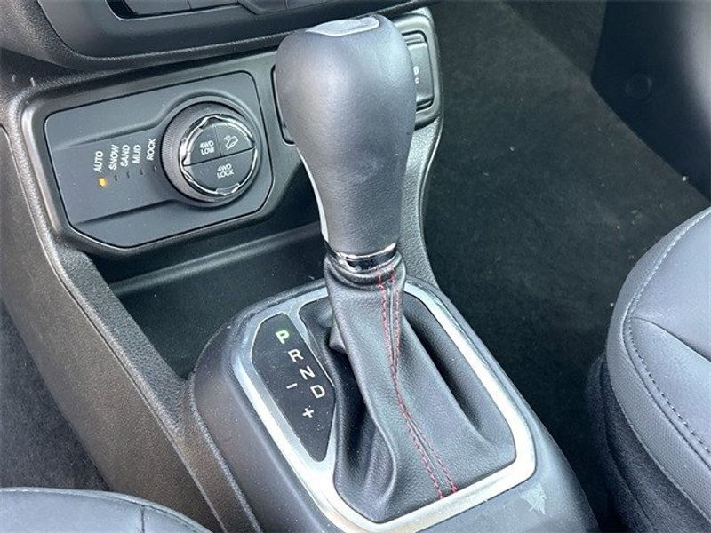 2023 Jeep Renegade Trailhawk 4x4 in a Alpine White Clear Coat exterior color and Blackinterior. McPeek