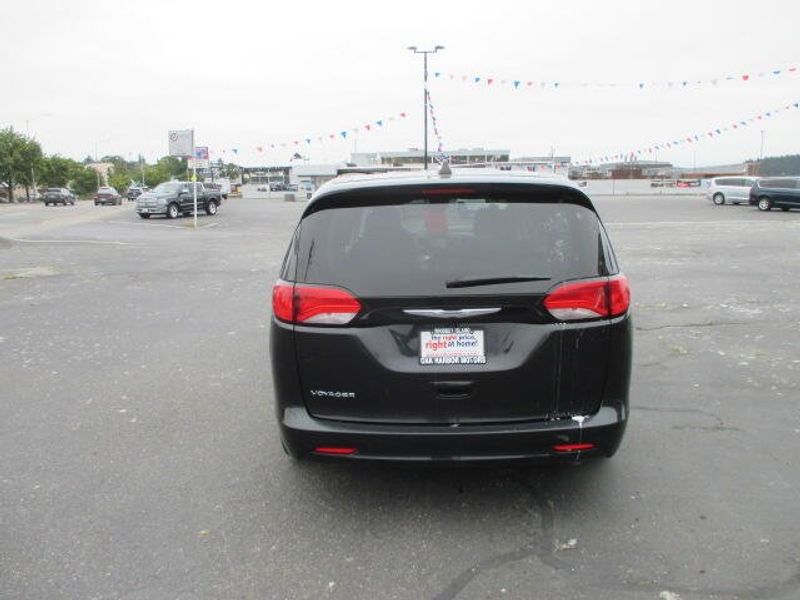Used 2023 Chrysler Voyager LXImage 8