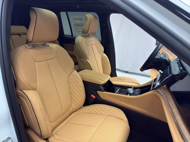 New 2026 Jeep Grand Cherokee Summit 4x4Image 17