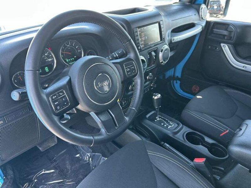 Used 2018 Jeep Wrangler JK Unlimited RubiconImage 17