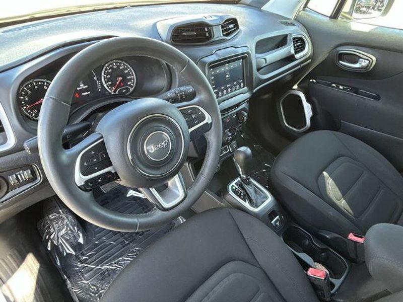 Used 2018 Jeep Renegade LatitudeImage 17