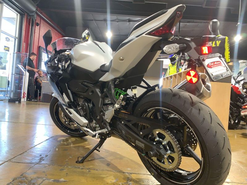New 2025 Kawasaki NINJA ZX-4RR ABS Image 20